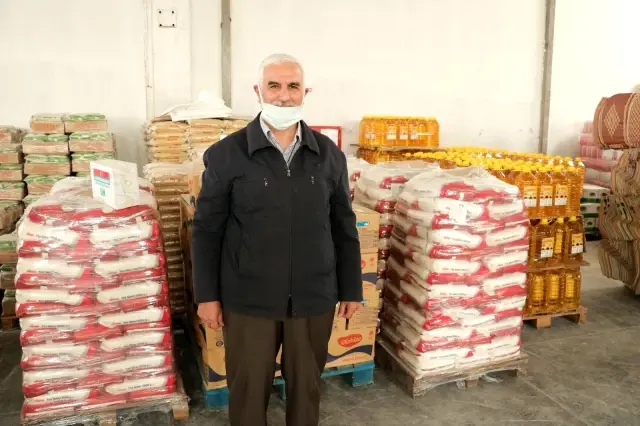 Kahramanmaraş'tan Suriye'ye 5 tır insani yardım Kahramanmaraş'tan Suriye'ye 5 tır insani yardım