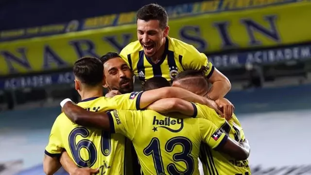 Kanarya şampiyonluk yolunda inat etti! Fenerbahçe, BB Erzurumspor'u 3-1 yendi Kanarya şampiyonluk yolunda inat etti! Fenerbahçe, BB Erzurumspor'u 3-1 yendi