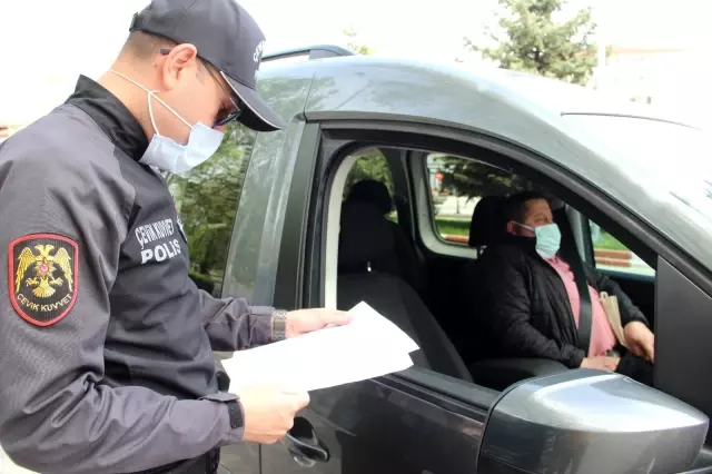Kapanmanın 4. gününde Afyonkarahisar'da denetimler aralıksız sürüyor Kapanmanın 4. gününde Afyonkarahisar'da denetimler aralıksız sürüyor