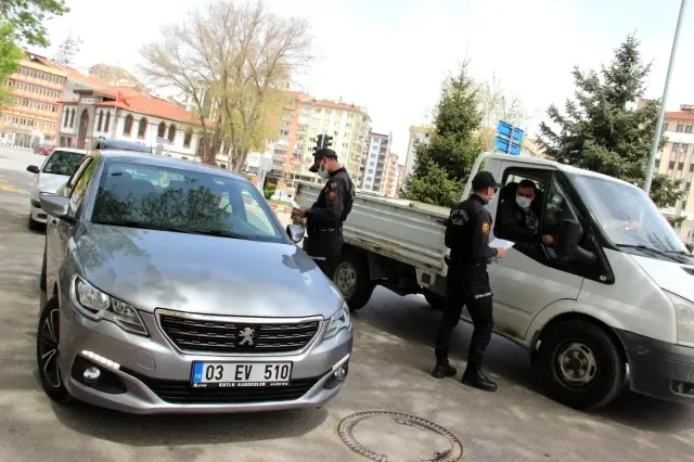 Kapanmanın 4. gününde Afyonkarahisar'da denetimler aralıksız sürüyor Kapanmanın 4. gününde Afyonkarahisar'da denetimler aralıksız sürüyor
