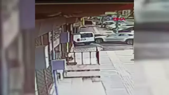 KARS KEDİ, 6'NCI KATIN BALKONUNDAN '4 AYAK ÜSTÜNE' DÜŞTÜ KARS KEDİ, 6'NCI KATIN BALKONUNDAN '4 AYAK ÜSTÜNE' DÜŞTÜ