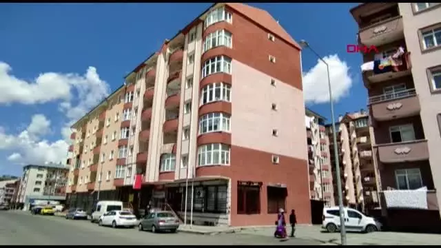 KARS KEDİ, 6'NCI KATIN BALKONUNDAN '4 AYAK ÜSTÜNE' DÜŞTÜ KARS KEDİ, 6'NCI KATIN BALKONUNDAN '4 AYAK ÜSTÜNE' DÜŞTÜ