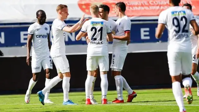 Kasımpaşa, sahasında Alanyaspor'u 3-0 mağlup etti ve düşme potasında derin bir nefes aldı Kasımpaşa, sahasında Alanyaspor'u 3-0 mağlup etti ve düşme potasında derin bir nefes aldı