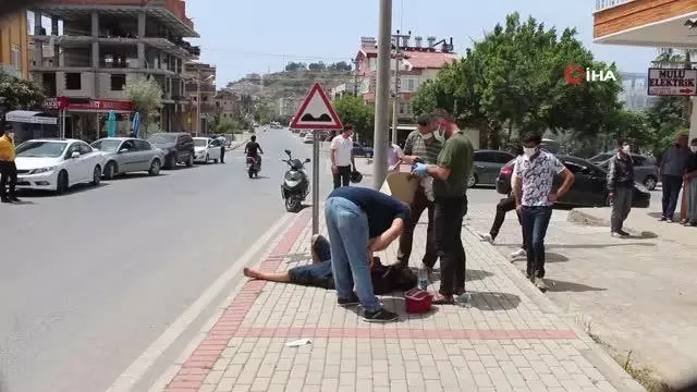 Kaza yapan sürücüyü kavurucu sıcaktan kartonla korudular Kaza yapan sürücüyü kavurucu sıcaktan kartonla korudular