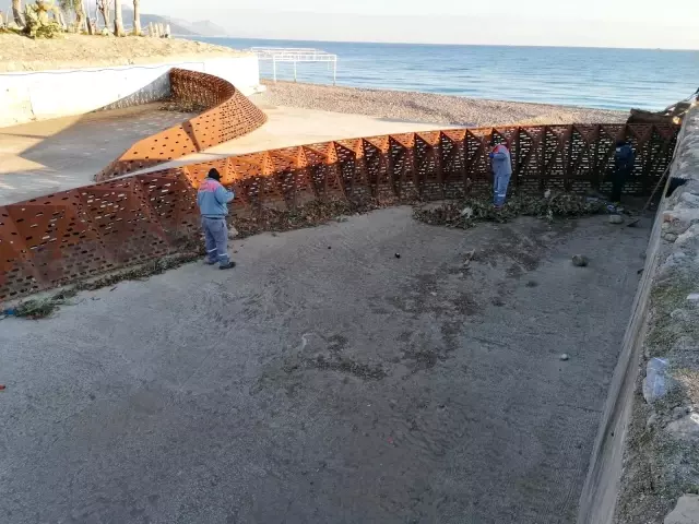 Kemer evde, belediye sahada Kemer evde, belediye sahada