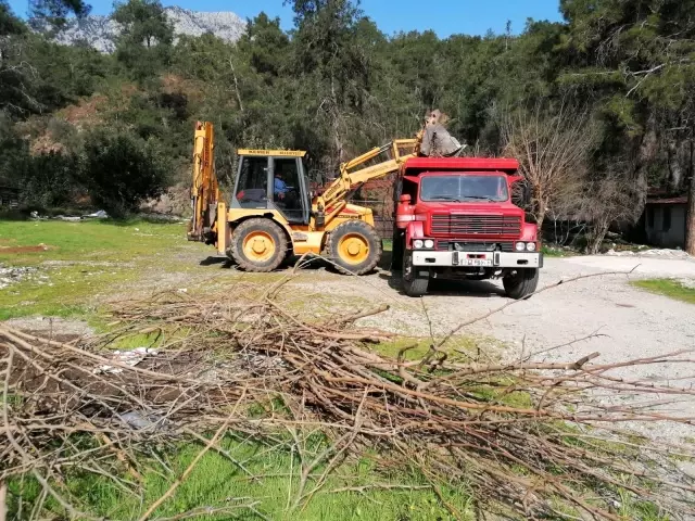 Kemer evde, belediye sahada Kemer evde, belediye sahada