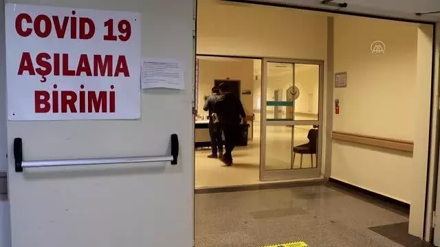 KIRKLARELİ - Trakya'da 'tam kapanma' sürecinde aşılama çalışmaları sürüyor KIRKLARELİ - Trakya'da 'tam kapanma' sürecinde aşılama çalışmaları sürüyor