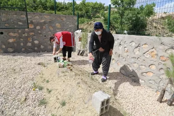 TUNCELİ KISITLAMA NEDENİYLE EŞİNİN MEZARINA GİDEMEYEN KADINA VALİDEN ÖZEL İZİN