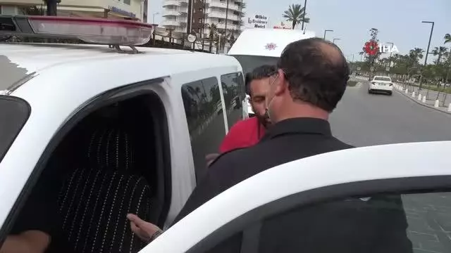 Son dakika haberi: Kısıtlamada sokakta yakalanıp ceza yiyince polislerin elini öpmek istedi Son dakika haberi: Kısıtlamada sokakta yakalanıp ceza yiyince polislerin elini öpmek istedi