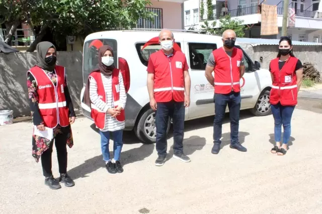 Kızılay ekipleri kapıları tek tek çalarak yardım yapıyor