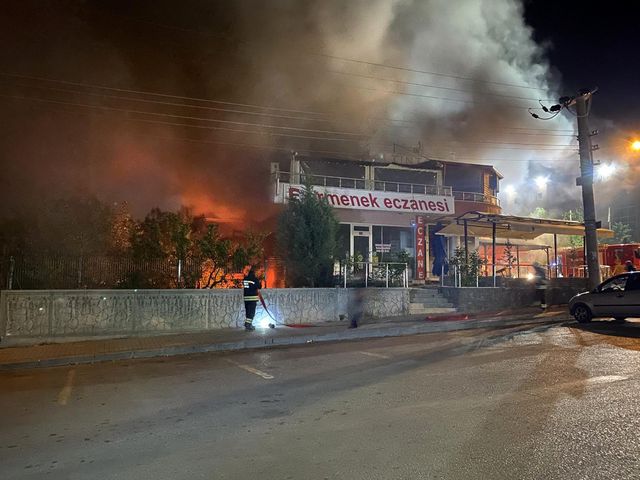 Son dakika: Konya'da bir lokantada patlama sonrası yangın