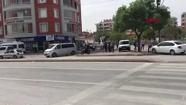 KONYA İKİ GRUP ARASINDA SİLAHLI, BIÇAKLI KAVGA 1'İ AĞIR 4 YARALI KONYA İKİ GRUP ARASINDA SİLAHLI, BIÇAKLI KAVGA 1'İ AĞIR 4 YARALI