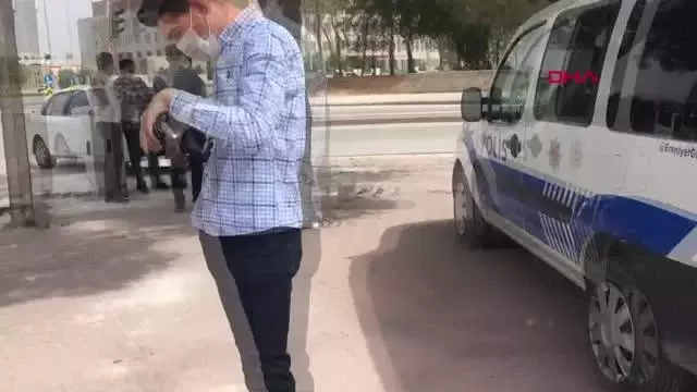 KONYA İKİ GRUP ARASINDA SİLAHLI, BIÇAKLI KAVGA 1'İ AĞIR 4 YARALI KONYA İKİ GRUP ARASINDA SİLAHLI, BIÇAKLI KAVGA 1'İ AĞIR 4 YARALI