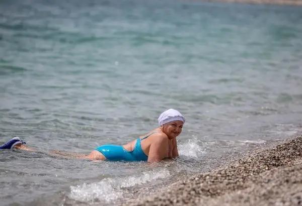KONYAALTI SAHİLİ, TAM KAPANMADA TURİSTE KALDI KONYAALTI SAHİLİ, TAM KAPANMADA TURİSTE KALDI