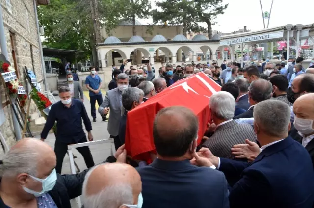 Korona virüsten hayatını kaybeden eski AK Parti Milletvekili Uysal son yolculuğuna uğurlandı Korona virüsten hayatını kaybeden eski AK Parti Milletvekili Uysal son yolculuğuna uğurlandı