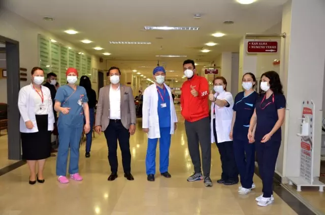 Korona virüsü yenen ünlü oyuncu Toygan Avanoğlu taburcu oldu Korona virüsü yenen ünlü oyuncu Toygan Avanoğlu taburcu oldu