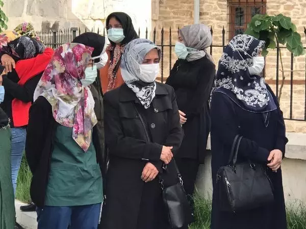 Eski AK Parti Karabük Milletvekili Burhanettin Uysal'ın cenazesi toprağa verildi Eski AK Parti Karabük Milletvekili Burhanettin Uysal'ın cenazesi toprağa verildi