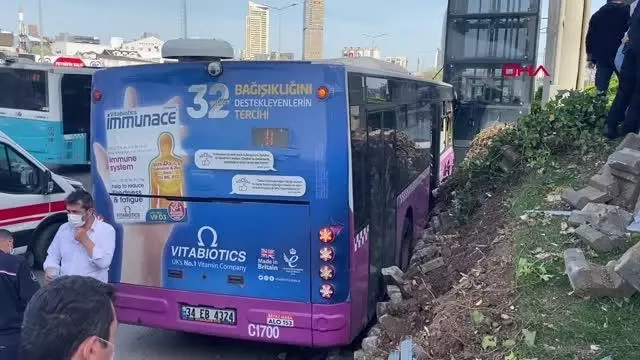KOZYATAĞI D-100'DE İETT OTOBÜSÜ ÜST GEÇİTİN ASANSÖRÜNE ÇARPTI AKTÜEL KOZYATAĞI D-100'DE İETT OTOBÜSÜ ÜST GEÇİTİN ASANSÖRÜNE ÇARPTI AKTÜEL