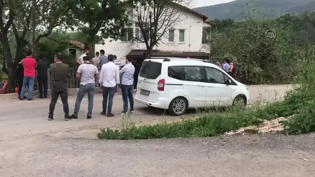 Son dakika haberi... Kuzeniyle oynadığı tüfeğin ateş almasıyla öldüğü iddia edilen çocuğun cenazesi defnedildi Son dakika haberi... Kuzeniyle oynadığı tüfeğin ateş almasıyla öldüğü iddia edilen çocuğun cenazesi defnedildi
