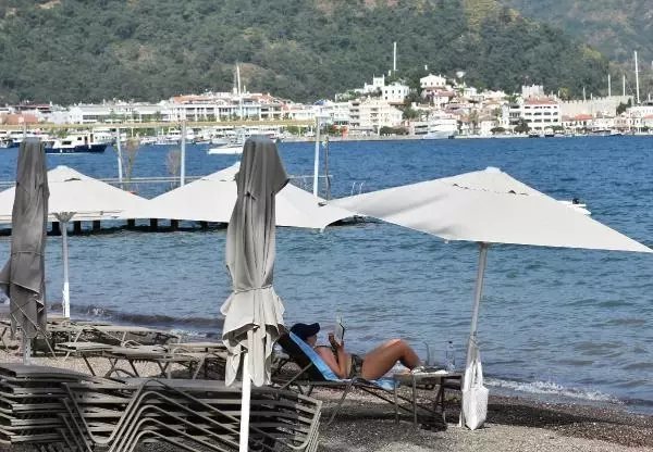 MUĞLA MARMARİS'E TURİSTLER DENİZ VE SESSİZLİĞİN KEYFİNİ ÇIKARDI MUĞLA MARMARİS'E TURİSTLER DENİZ VE SESSİZLİĞİN KEYFİNİ ÇIKARDI