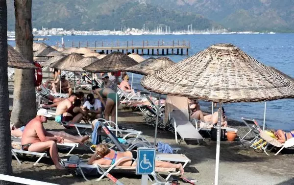 MUĞLA MARMARİS'E TURİSTLER DENİZ VE SESSİZLİĞİN KEYFİNİ ÇIKARDI MUĞLA MARMARİS'E TURİSTLER DENİZ VE SESSİZLİĞİN KEYFİNİ ÇIKARDI