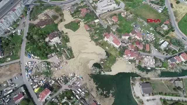 MENEKŞE DERESİ DENİZ SALYASI İLE KAPLANDI MENEKŞE DERESİ DENİZ SALYASI İLE KAPLANDI