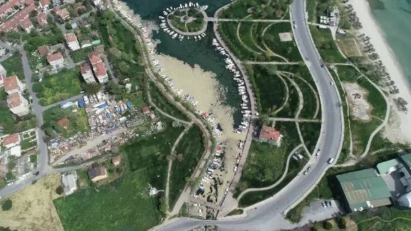 MENEKŞE DERESİ DENİZ SALYASI İLE KAPLANDI MENEKŞE DERESİ DENİZ SALYASI İLE KAPLANDI