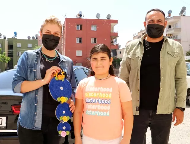 Muhabbet kuşu kaçan küçük Melisa'ya belediye başkanından sürpriz Muhabbet kuşu kaçan küçük Melisa'ya belediye başkanından sürpriz