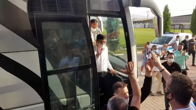 Nazilli Belediyespor, şampiyonluğu şehir turu atarak kutladı Nazilli Belediyespor, şampiyonluğu şehir turu atarak kutladı