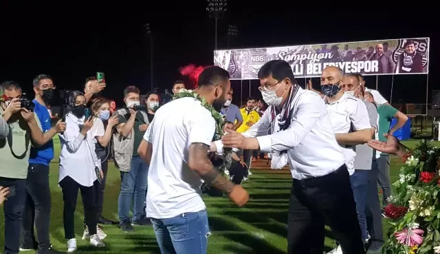 Nazilli Belediyespor, şampiyonluğu şehir turu atarak kutladı Nazilli Belediyespor, şampiyonluğu şehir turu atarak kutladı