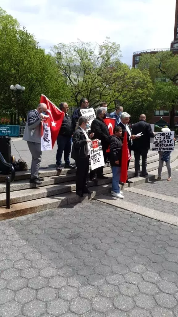 New York'ta 'Ermeni Tasarısını Kınama' mitingi yapıldı New York'ta 'Ermeni Tasarısını Kınama' mitingi yapıldı