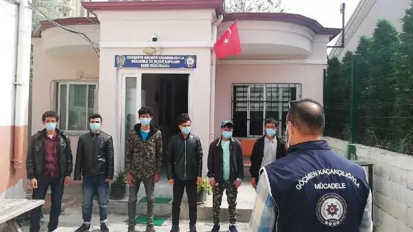 OSMANİYE'DE AFGANİSTAN UYRUKLU 9 KAÇAK GÖÇMEN YAKALANDI OSMANİYE'DE AFGANİSTAN UYRUKLU 9 KAÇAK GÖÇMEN YAKALANDI