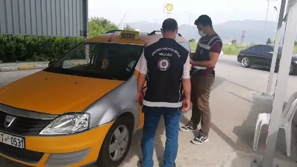 OSMANİYE'DE AFGANİSTAN UYRUKLU 9 KAÇAK GÖÇMEN YAKALANDI OSMANİYE'DE AFGANİSTAN UYRUKLU 9 KAÇAK GÖÇMEN YAKALANDI