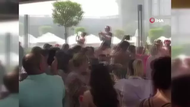 Son dakika haberleri | Otelde maskesiz mesafesiz korona partisi kamerada Son dakika haberleri | Otelde maskesiz mesafesiz korona partisi kamerada