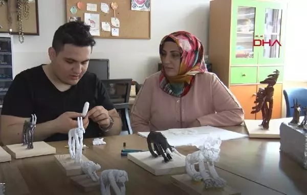 OTİZMLİ FATİH HAYAL GÜCÜYLE SANATA DOKUNDU; ENGELİ YÜZDE 70'E GERİLEDİ OTİZMLİ FATİH HAYAL GÜCÜYLE SANATA DOKUNDU; ENGELİ YÜZDE 70'E GERİLEDİ