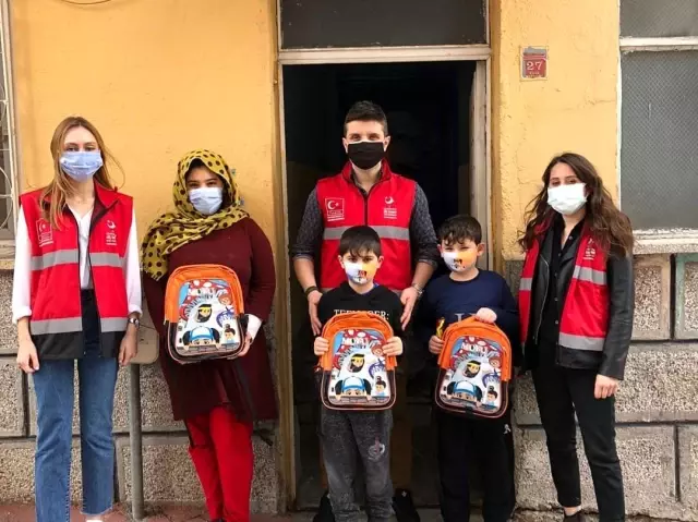 Pandemide zor durumda olan yabancı yetimlerin yardıma Göç İdaresi koştu Pandemide zor durumda olan yabancı yetimlerin yardıma Göç İdaresi koştu