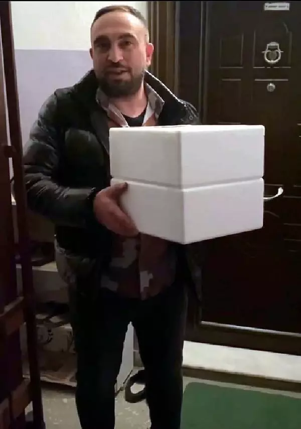 Pastırmacı Tolga, e-ticarette 100 bininci siparişini teslim etti Pastırmacı Tolga, e-ticarette 100 bininci siparişini teslim etti
