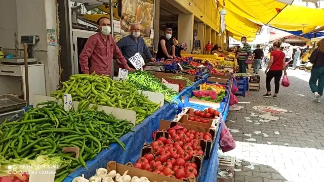 Pazar kurulmadı vatandaşlar manavlara akın etti Pazar kurulmadı vatandaşlar manavlara akın etti