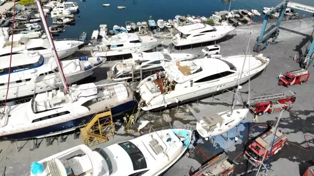 Pendik'te 20 metrelik yatta yangın paniği Pendik'te 20 metrelik yatta yangın paniği