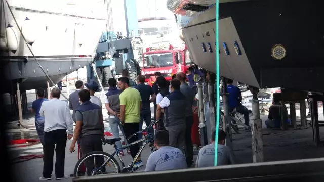 Pendik'te 20 metrelik yatta yangın paniği Pendik'te 20 metrelik yatta yangın paniği