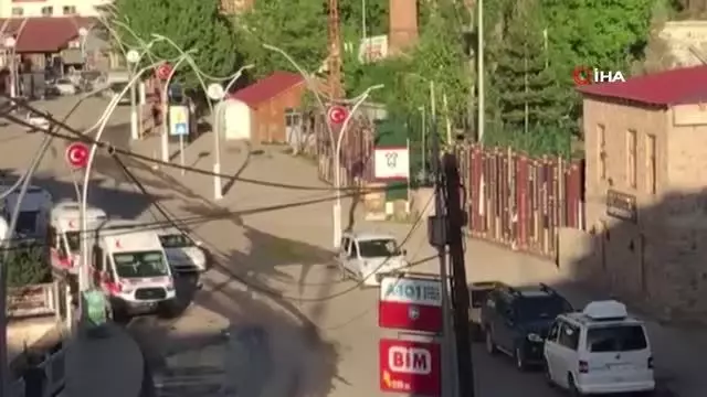 PKK'lı teröristlerden Çukurca'da havanlı saldırı PKK'lı teröristlerden Çukurca'da havanlı saldırı
