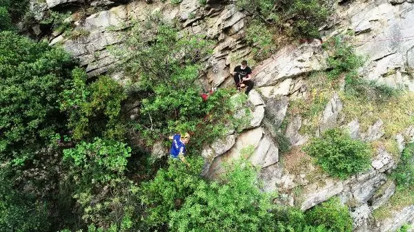 BURSA POLİSTEN KAÇARKEN KAYALIKTA MAHSUR KALAN GENÇ 6 SAAT SONRA KURTARILDI-EK BURSA POLİSTEN KAÇARKEN KAYALIKTA MAHSUR KALAN GENÇ 6 SAAT SONRA KURTARILDI-EK