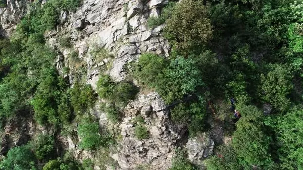 BURSA POLİSTEN KAÇARKEN KAYALIKTA MAHSUR KALAN GENÇ 6 SAAT SONRA KURTARILDI-EK BURSA POLİSTEN KAÇARKEN KAYALIKTA MAHSUR KALAN GENÇ 6 SAAT SONRA KURTARILDI-EK