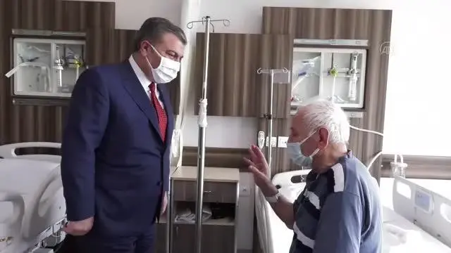 Bakan Koca Edirne'de tedavi gören hastaları ziyaret etti Bakan Koca Edirne'de tedavi gören hastaları ziyaret etti