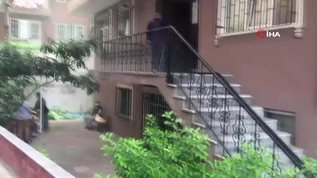 Son dakika... Sefaköy Yeni Mahalle'de 5 katlı binanın 2'inci katında yangın çıktı. Son dakika... Sefaköy Yeni Mahalle'de 5 katlı binanın 2'inci katında yangın çıktı.