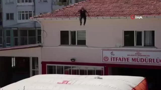 Simav İtfaiye Müdürlüğü'ne havalı atlama kurtarma yatağı hibe edildi Simav İtfaiye Müdürlüğü'ne havalı atlama kurtarma yatağı hibe edildi