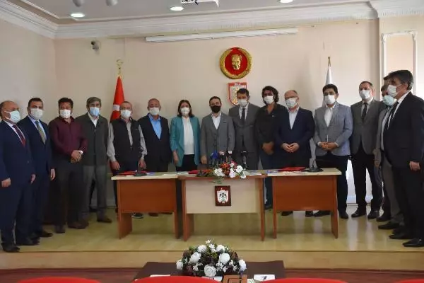 SİVAS'TA İLK KEZ KENEVİR EKİMİ YAPILDI SİVAS'TA İLK KEZ KENEVİR EKİMİ YAPILDI