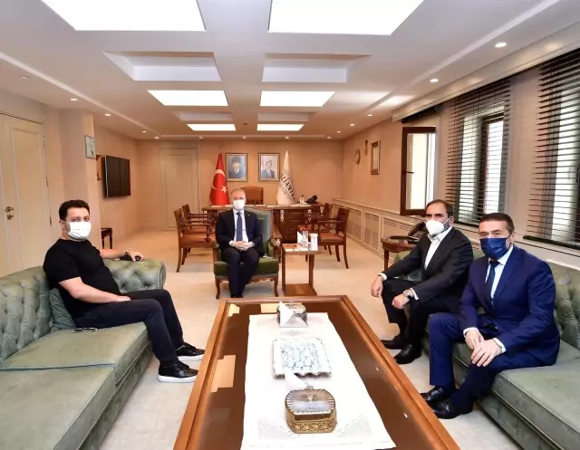 Sivasspor Başkanı Otyakmaz'dan Gaziantep Valisi Davut Gül'e ziyaret Sivasspor Başkanı Otyakmaz'dan Gaziantep Valisi Davut Gül'e ziyaret