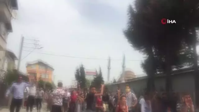 Son dakika 3. sayfa: Sokağa çıkma kısıtlamasında 500 kişilik protestoya polis müdahalesi Son dakika 3. sayfa: Sokağa çıkma kısıtlamasında 500 kişilik protestoya polis müdahalesi