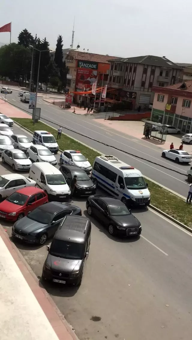 Son dakika 3. sayfa: Sokağa çıkma kısıtlamasında 500 kişilik protestoya polis müdahalesi Son dakika 3. sayfa: Sokağa çıkma kısıtlamasında 500 kişilik protestoya polis müdahalesi